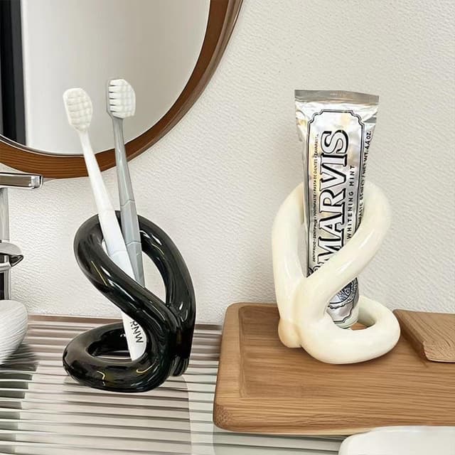 Tooth brush holder